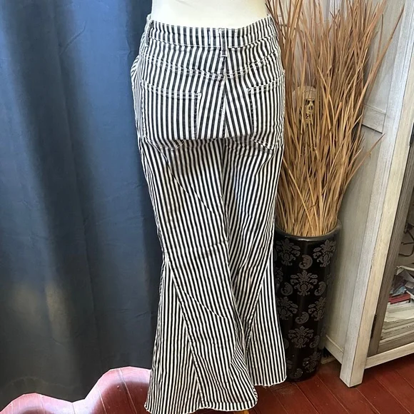Blank Paige Black & White Striped Ultra Flare Jeans Size Large - Picture 7 of 17